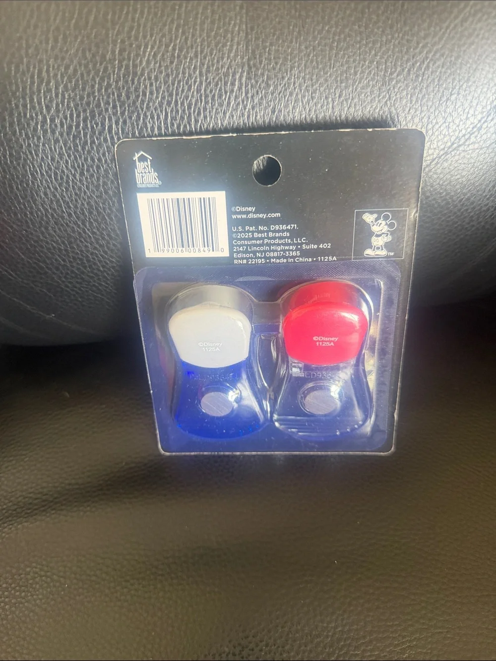 Mickey Mouse Oven Mitt, Pot Holder & Magnetic Bag Clips—Brand new